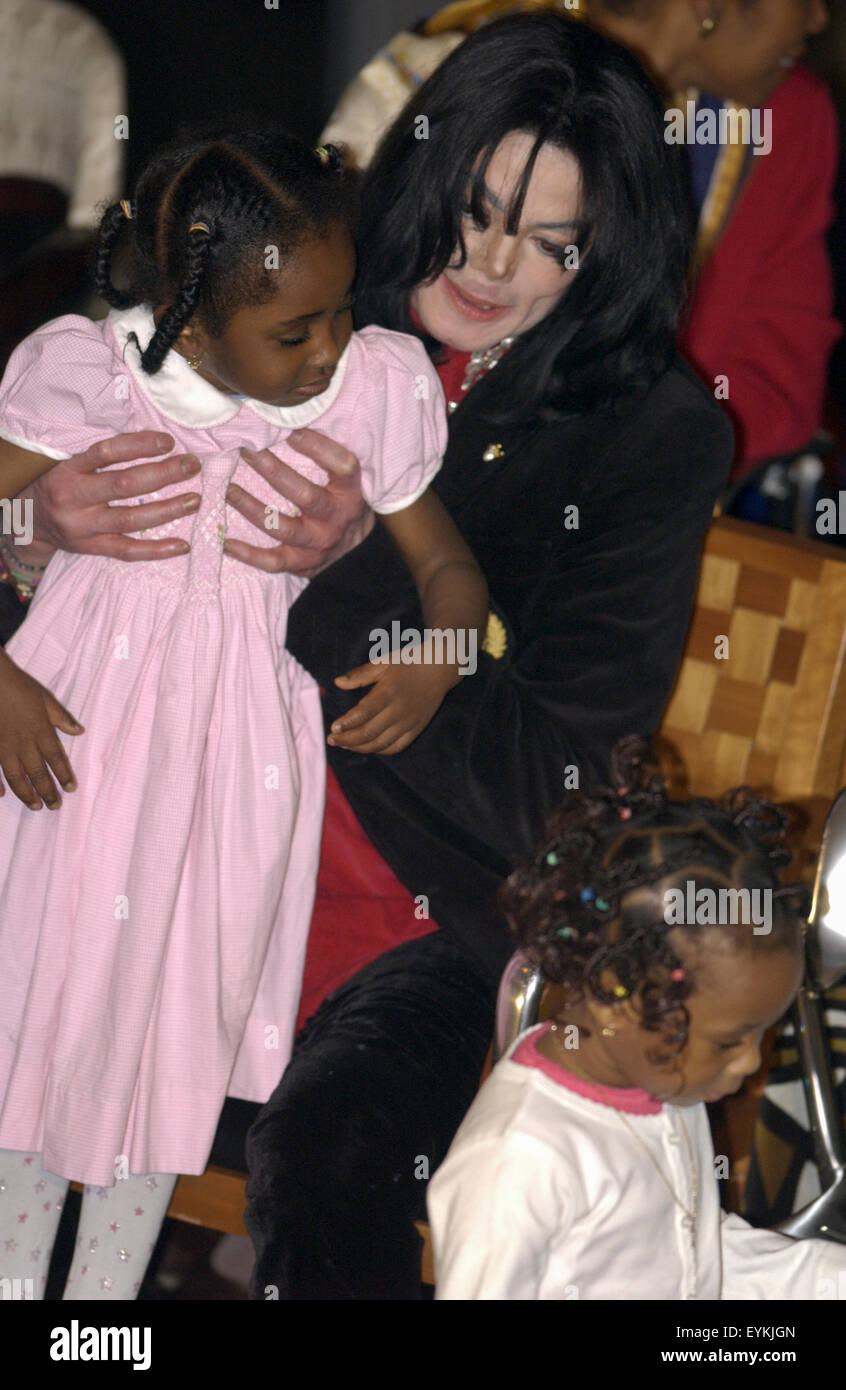 La Pop Star Michael Jackson partecipa a un evento presso l ambasciata etiopica prima di ricevere il premio umanitario da ambasciatori africani coniugi' Association di Washington D.C.. Foto Stock