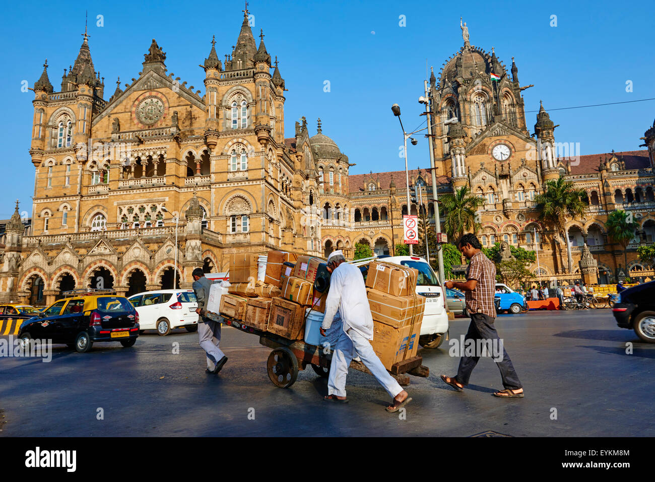 India Maharashtra, Mumbai (Bombay), Victoria terminus ferroviario o stazione di Chhatrapati Shivaji Foto Stock