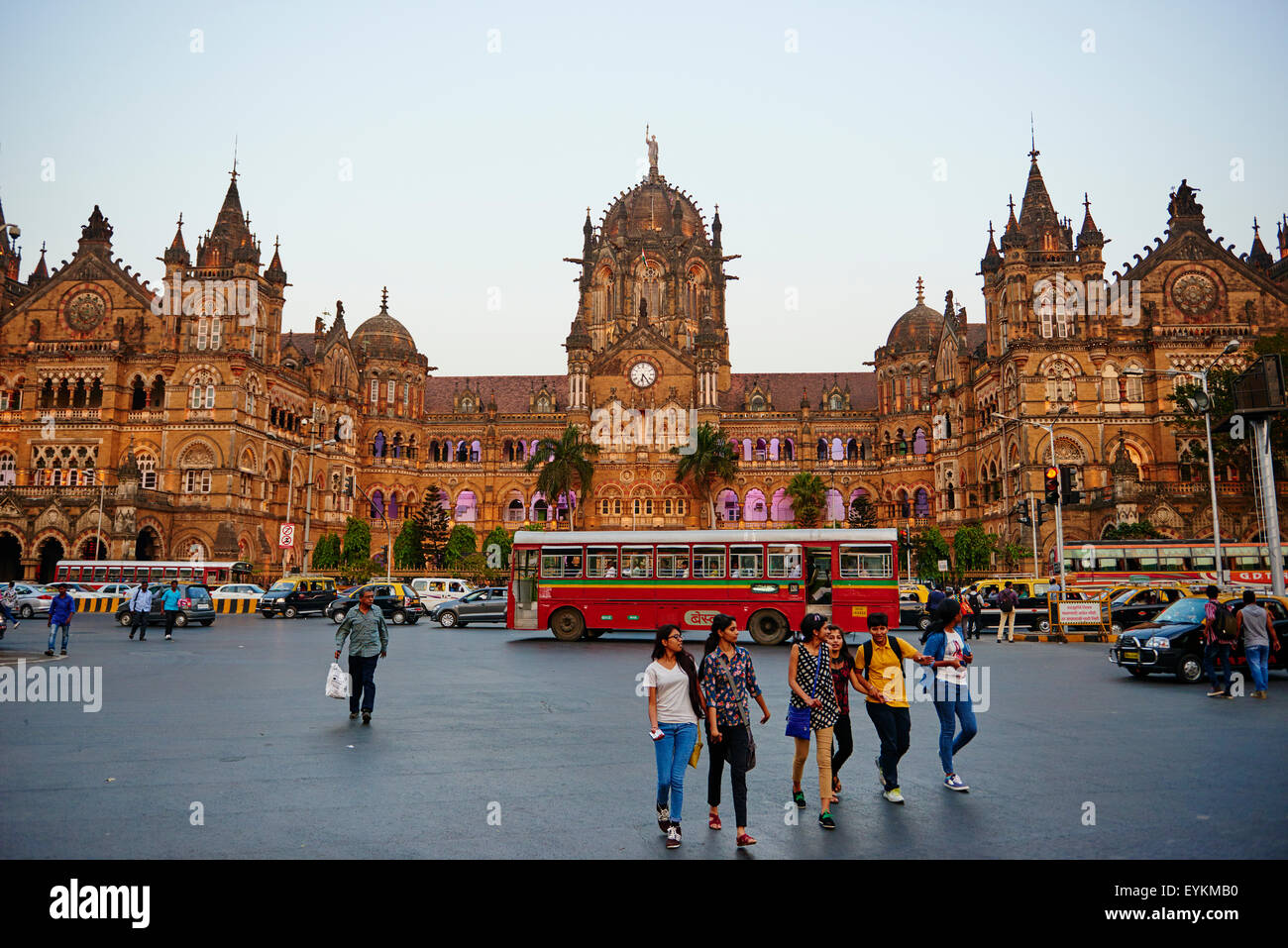 India Maharashtra, Mumbai (Bombay), Victoria terminus ferroviario o stazione di Chhatrapati Shivaji Foto Stock