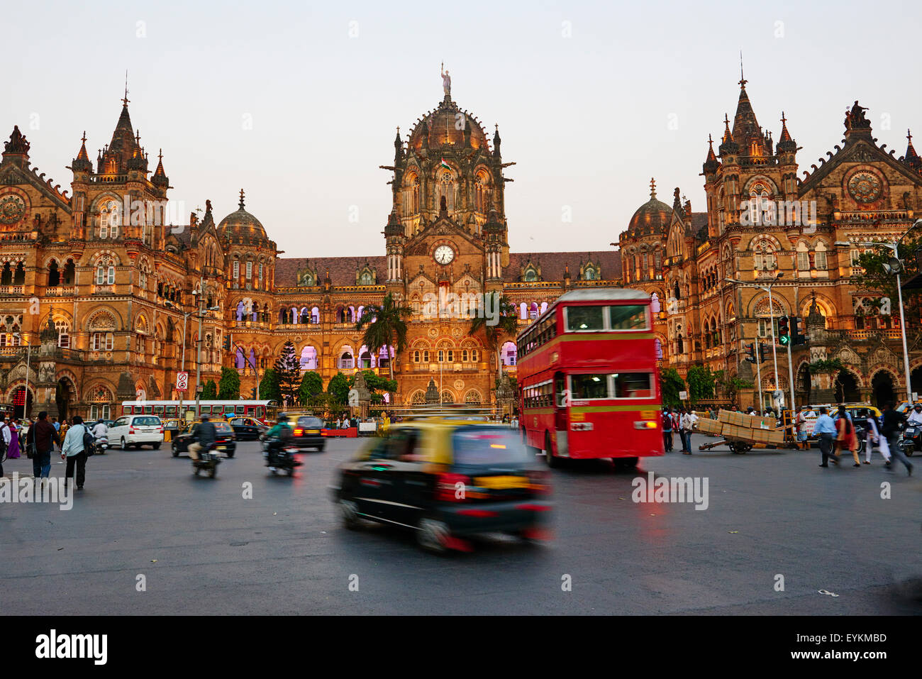 India Maharashtra, Mumbai (Bombay), Victoria terminus ferroviario o stazione di Chhatrapati Shivaji Foto Stock