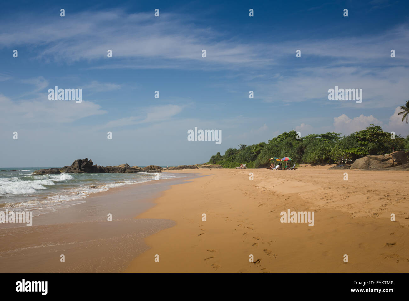 Sabbia di mare cielo e giorno di estate Foto Stock