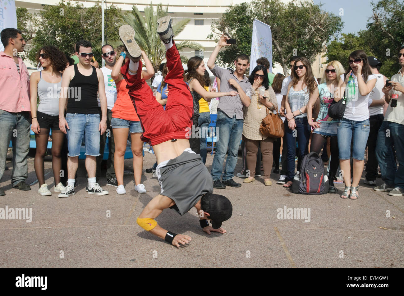Dizengoff Square, Breakdancer, giovani, Tel Aviv, Israele Foto Stock