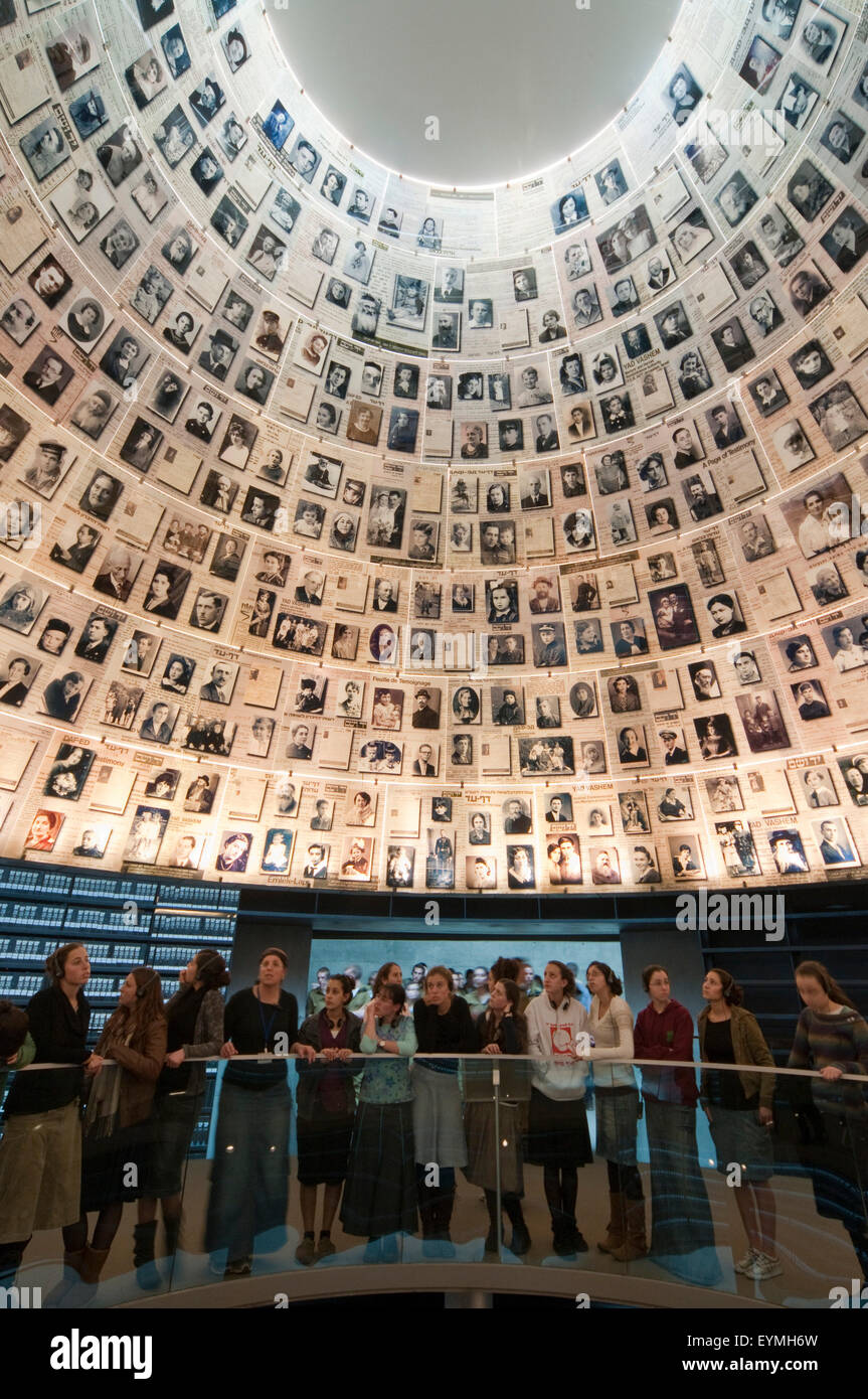 Il Memoriale dell Olocausto Yad Vashem, Hall di nomi, Gerusalemme, Israele Foto Stock