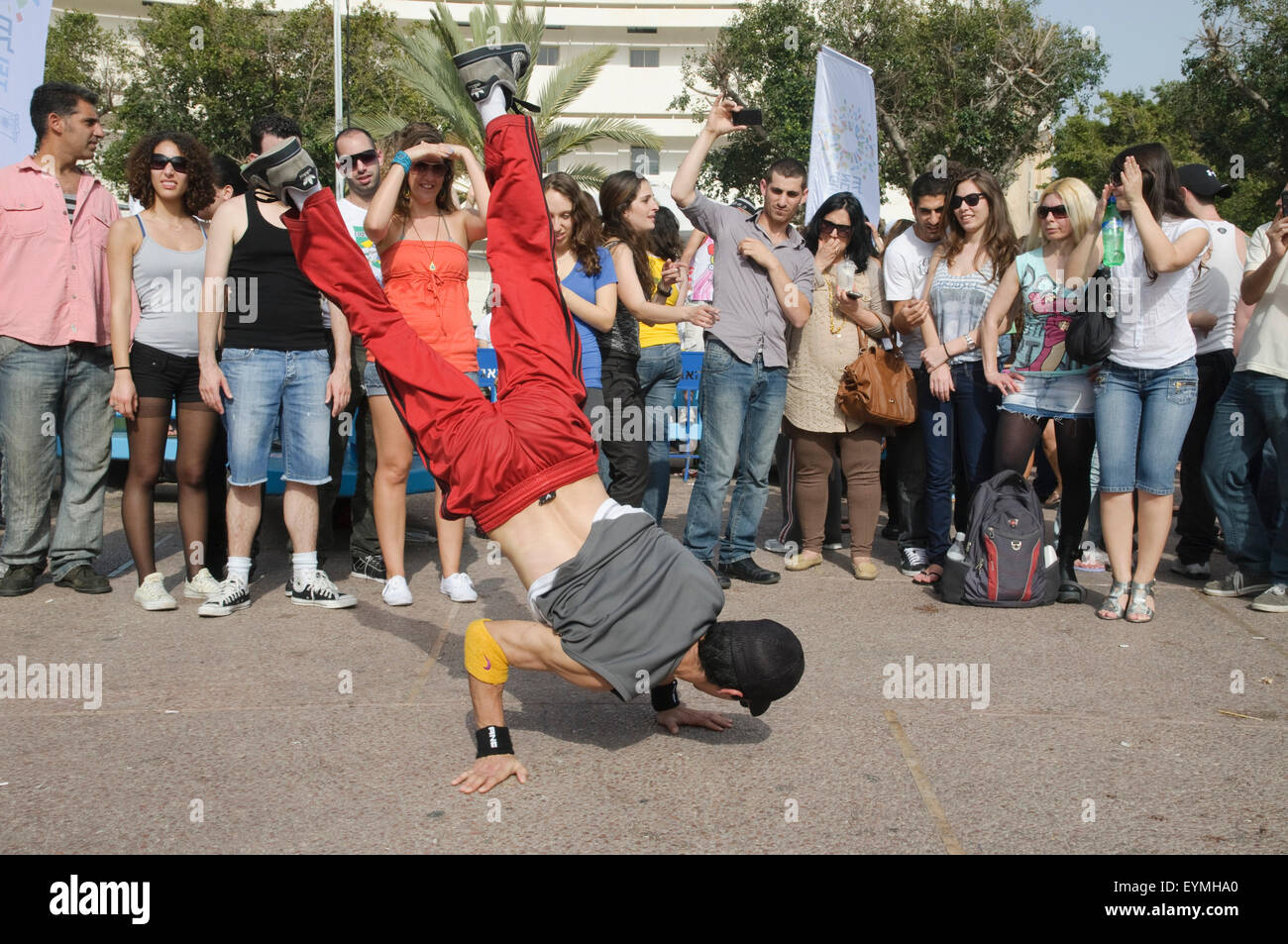 Dizengoff Square, Breakdancer, giovani, Tel Aviv, Israele Foto Stock