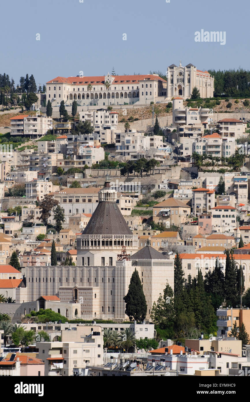 Guardare a Nazaret con la Chiesa dell'Annunziata e Basilica di Gesù giovanile, della Galilea, Israele Foto Stock