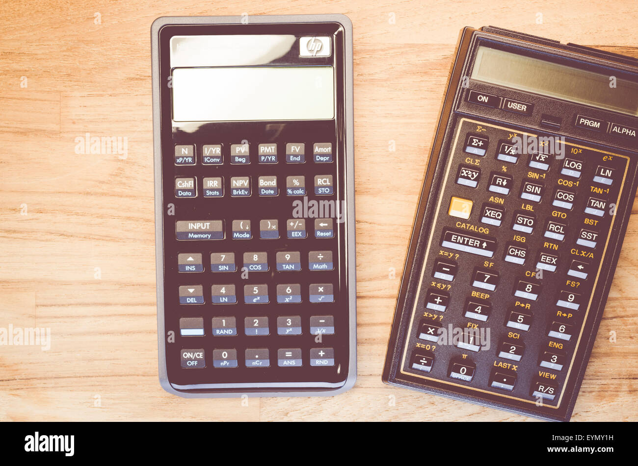 HP-41c e HP-20b serie tenuto in mano programmabile calcolatrice espandibile  e calcolatrice finanziaria da Hewlett-Packard Foto stock - Alamy