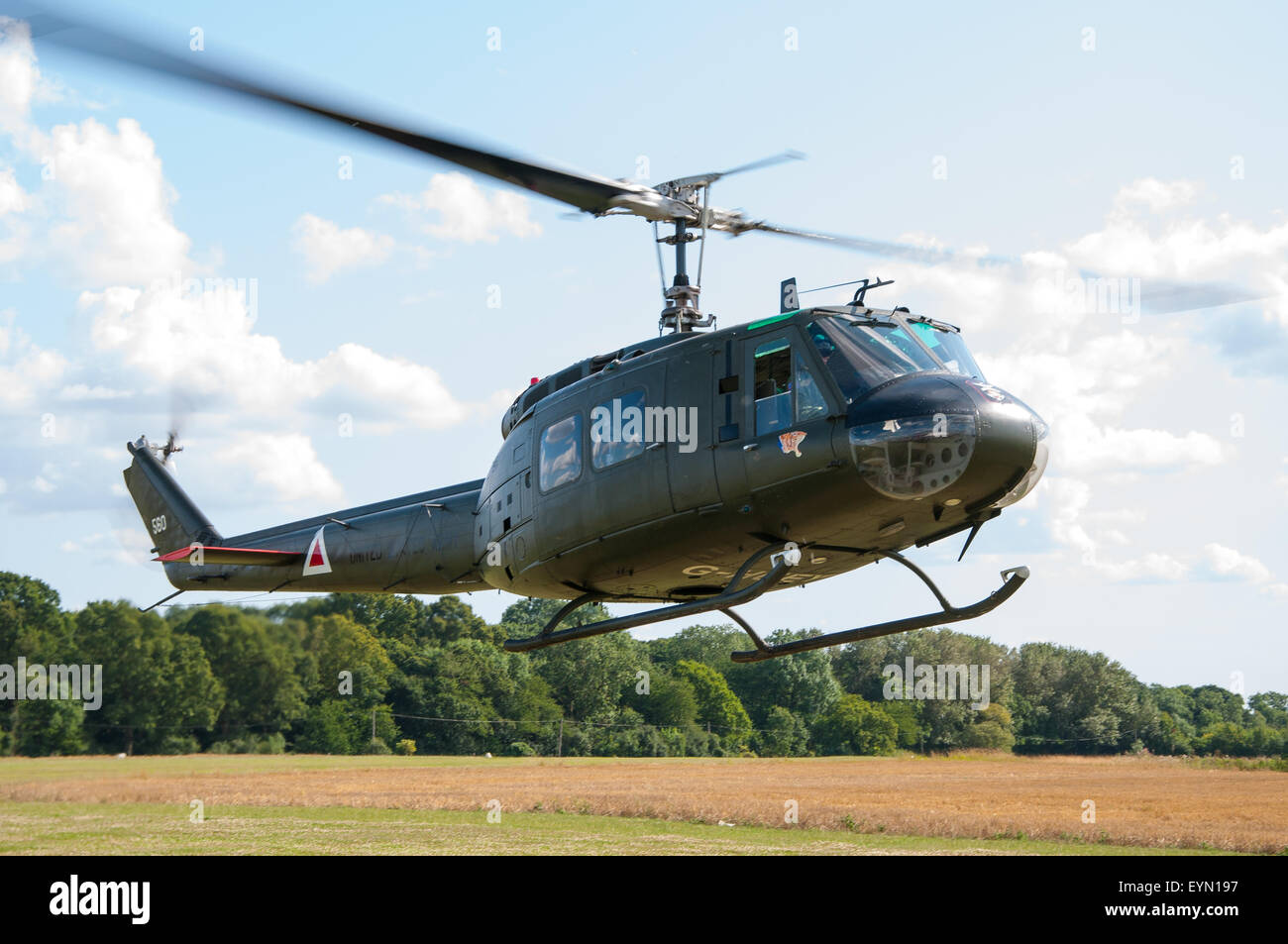 Un elicottero Bell UH-1 "Huey" reso famoso durante la guerra del Vietnam e apparso in film come Apocalypse Now. Usato dalle forze armate statunitensi Foto Stock