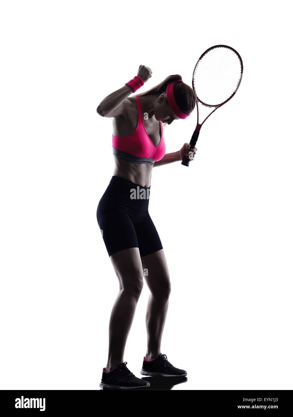 Una donna giocatore di tennis in studio silhouette isolati su sfondo bianco Foto Stock