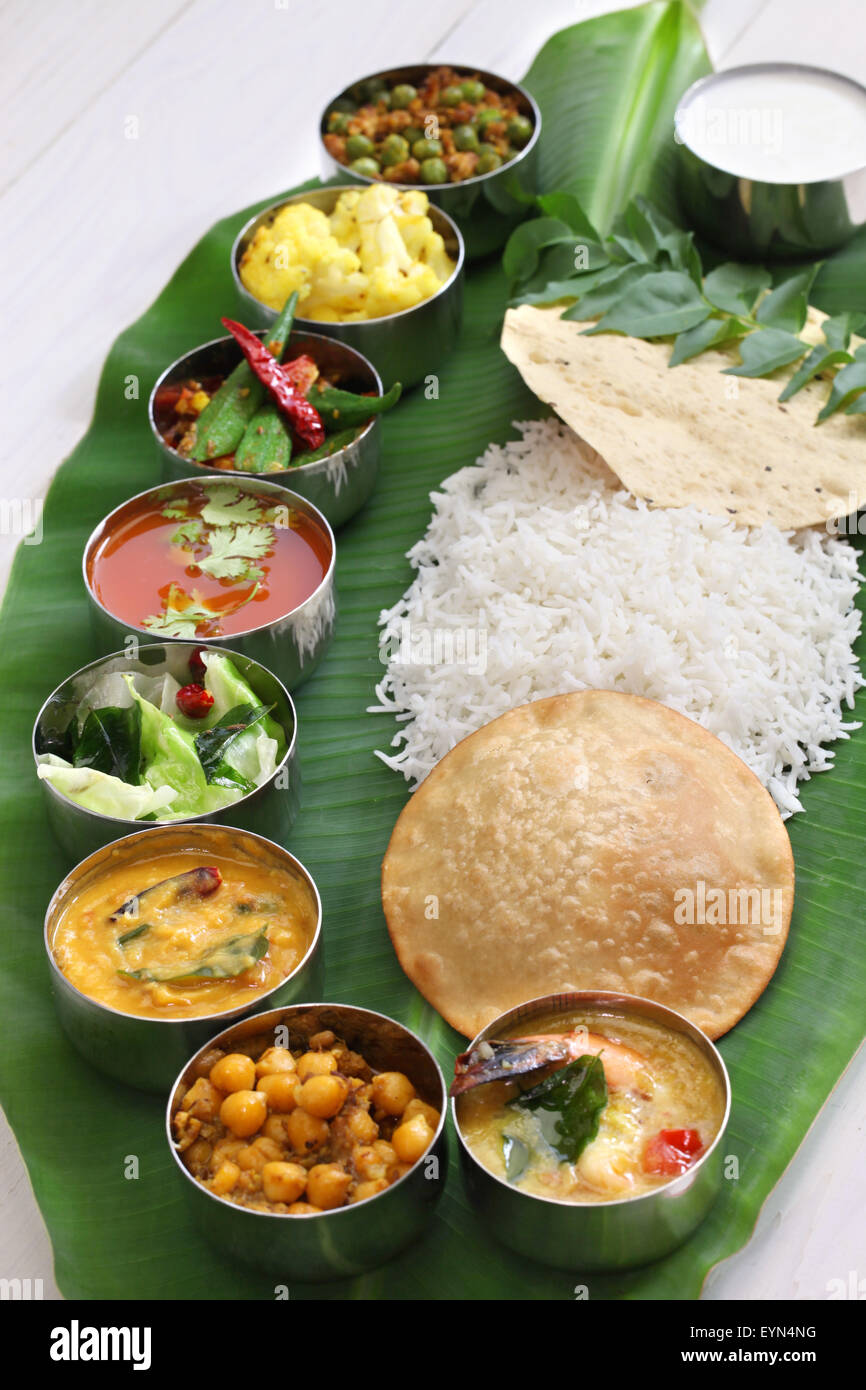 I pasti serviti su foglia di banana, sud tradizionale cucina indiana Foto Stock