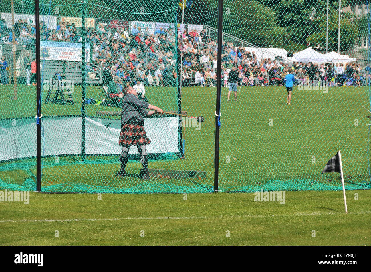 Gettando il martello a Aboyne Highland Games Foto Stock