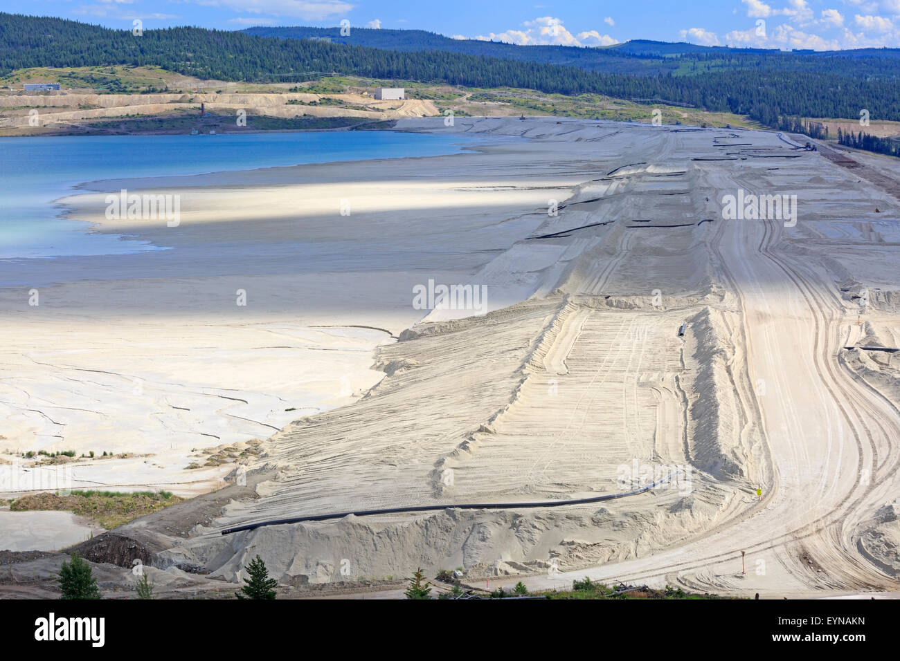 Arginamento recupero diga in costruzione, Highland Valley miniera di rame, Logan Lago, British Columbia Foto Stock
