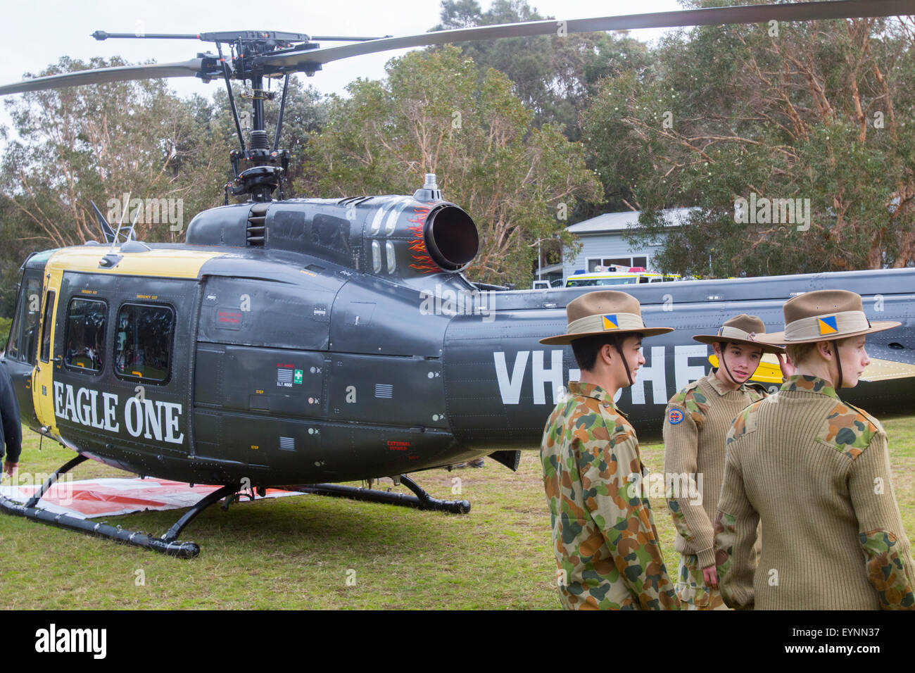 Bell UH-1 Iroquois huey elicottero a Sydney tattoo militari con le truppe di cadetti di presenze,l'australia Foto Stock
