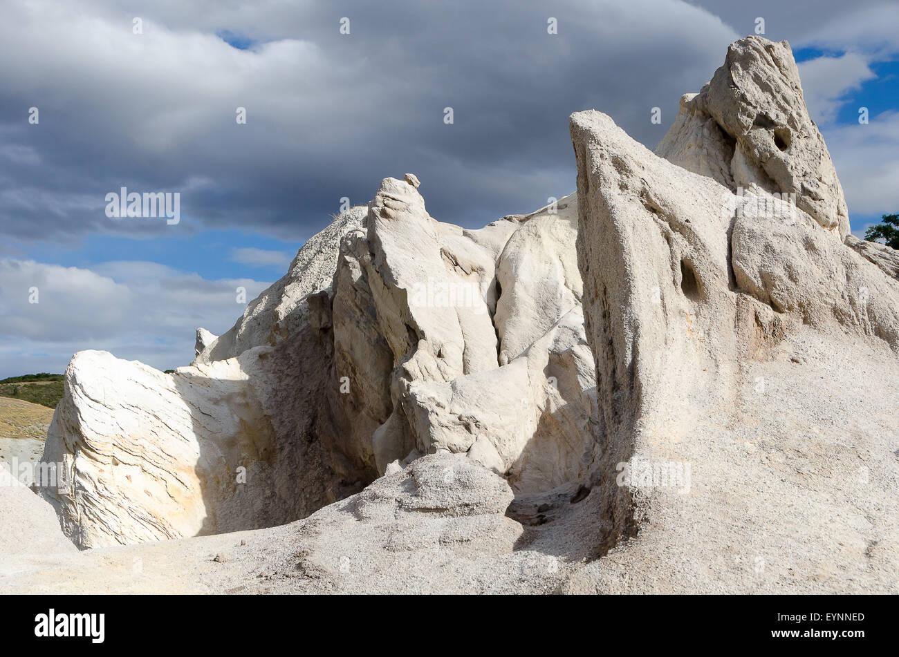 White formazioni rocciose, lago blu, Saint Bathans di Central Otago, Isola del Sud, Nuova Zelanda Foto Stock