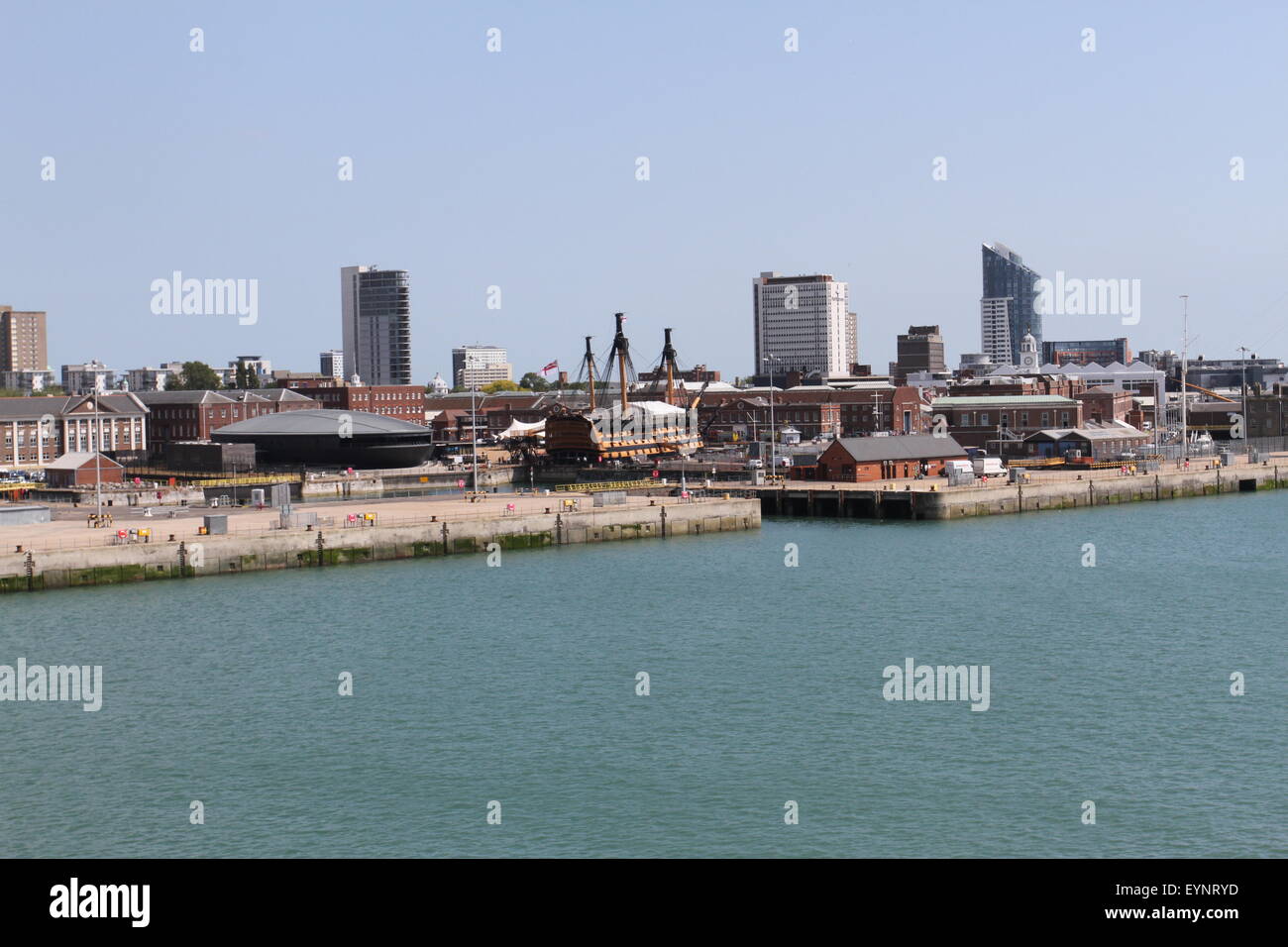 HMS Victory e Mary Rose Museum Portsmouth Regno Unito Luglio 2015 Foto Stock