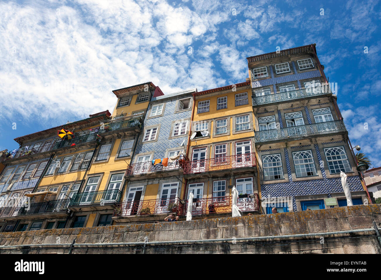 Case colorate in Ribeira - Porto, Portogallo Foto Stock