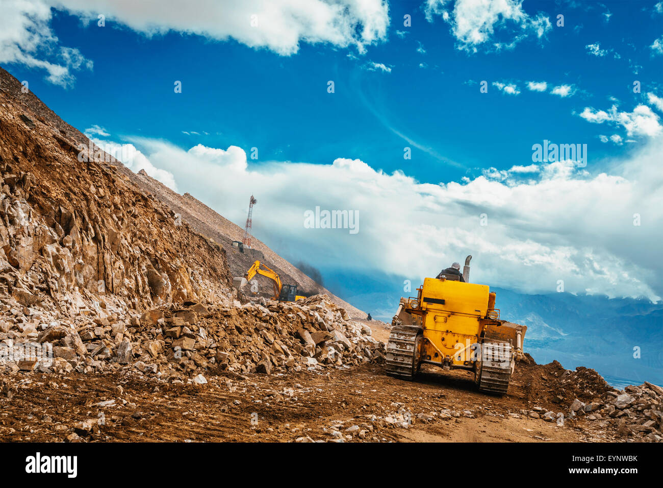 La pulizia delle strade in Himalaya Foto Stock