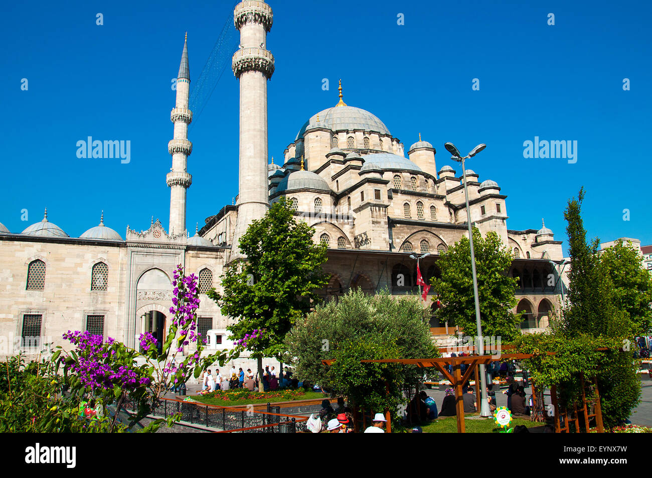 La nuova moschea (Yeni Cami), quartiere Eminonu, Istanbul, Turchia. Foto Stock