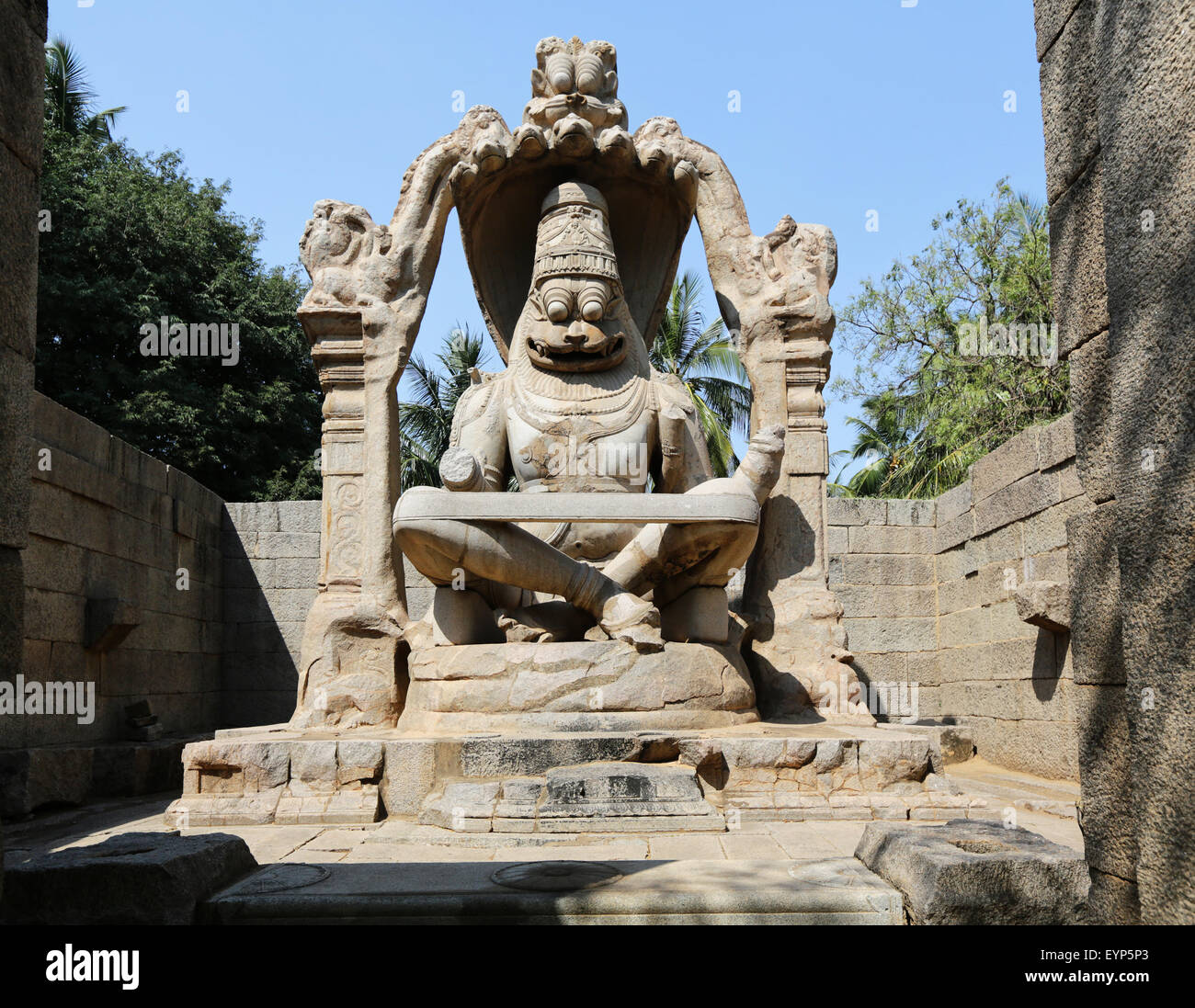 Narasinha (avatar di Vishnu) statua in Hampi, INDIA Foto Stock