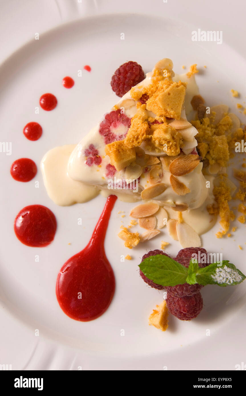 Il Riverside Restaurant,West Bay,Dorset,UK,un mare ristorante specializzato in piatti di mare,ristoranti raffinati e vino. Un REGNO UNITO cibo mangiare mangiare Foto Stock