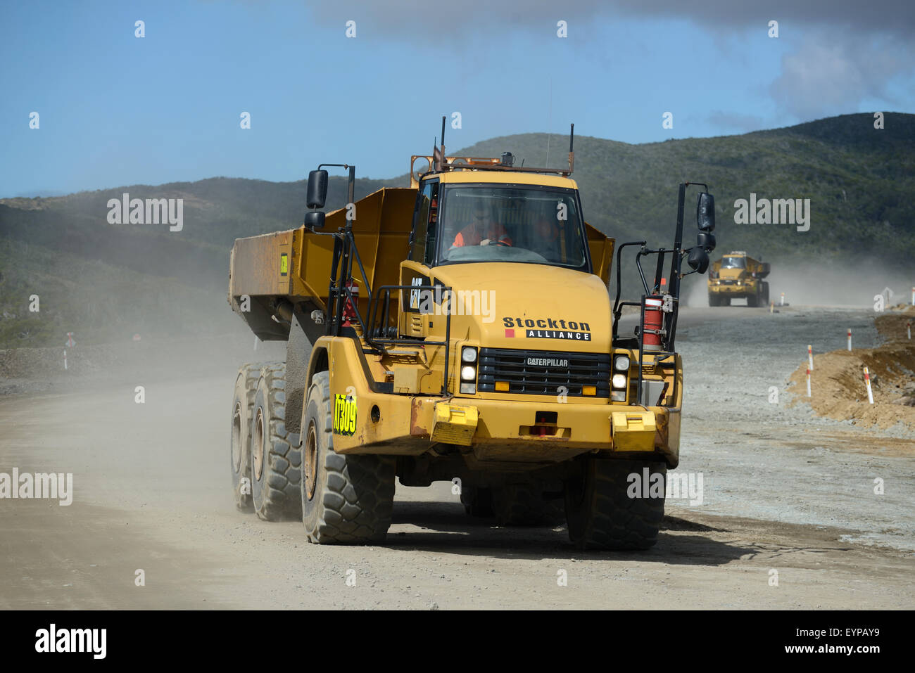 WESTPORT, Nuova Zelanda, 11 marzo 2015: un carrello porta un 90 ton carico di carbone a un Stockton a cielo aperto miniera di carbone Foto Stock