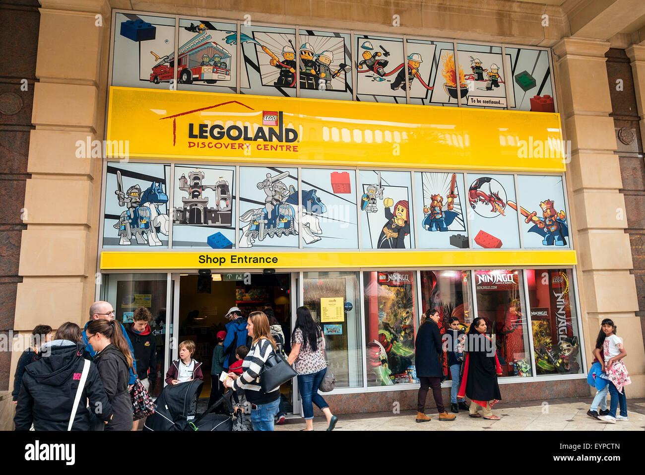 Legoland store in Barton Square, Trafford Centre, Manchester, Regno Unito Foto Stock