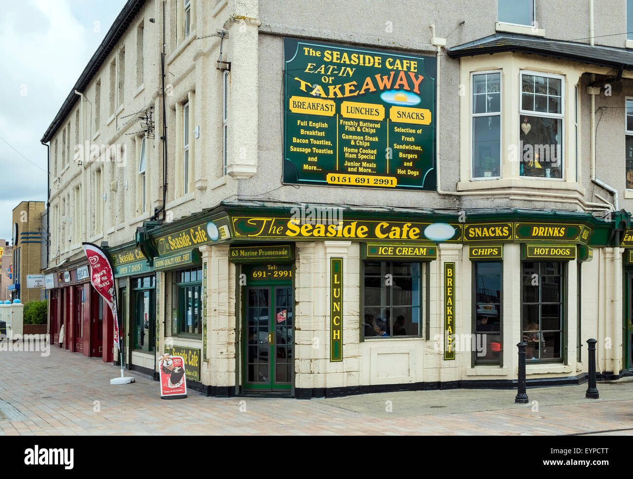 Un tradizionale Seaside Cafe di New Brighton sul Wirral, Merseyside England, Regno Unito Foto Stock
