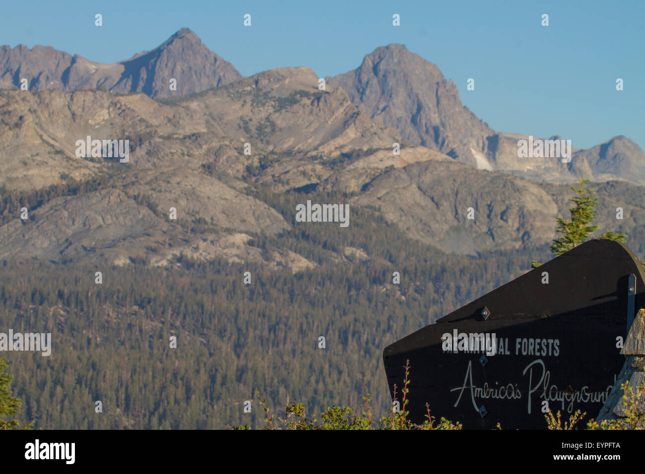 Montare Ritter e parte di intestazione del Ritter gamma di montagne a Mammoth Lakes in California Foto Stock
