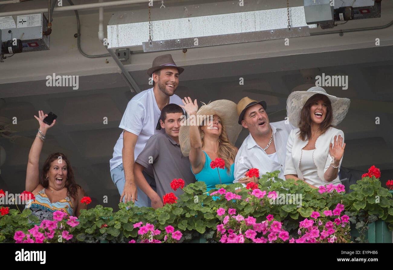 Oceanport, NJ, Stati Uniti d'America. 2 agosto, 2015. Ventole precedendo la William Hill Haskell Invitational (grado 1), Monmouth Park Racetrack, domenica 2 agosto 2015. Credito: Bryan Smith/ZUMA filo/Alamy Live News Foto Stock