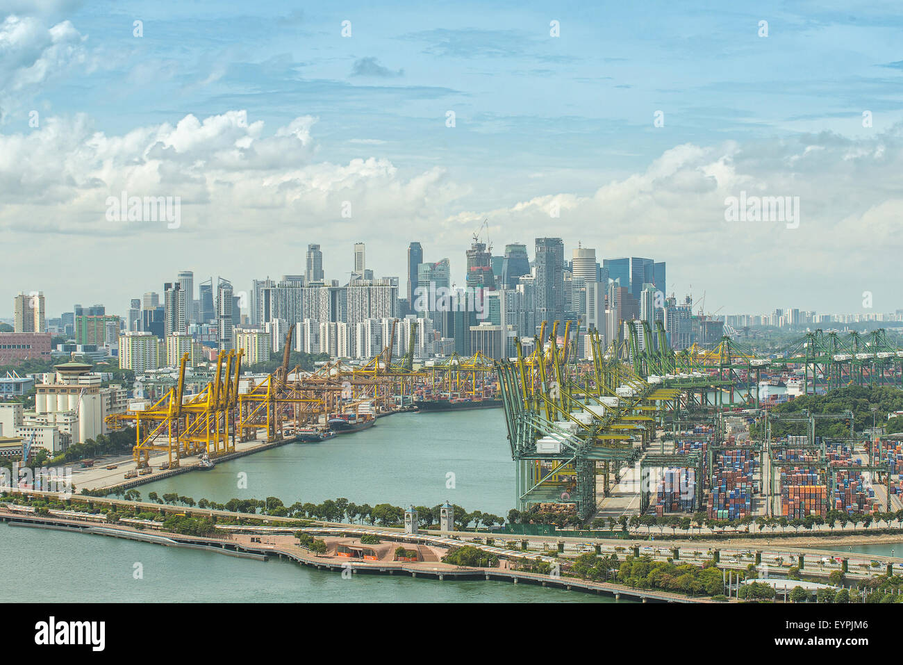 Vista aerea di Singapore porto di spedizione con il Distretto Centrale degli Affari, Singapore Foto Stock