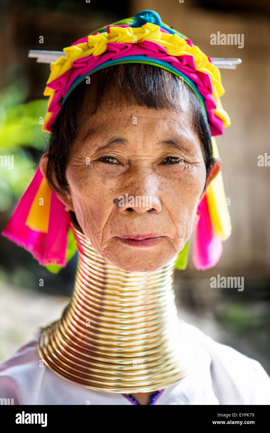 Ritratto di un senior Kayan donna in Chiang Mai, Thailandia, in Asia. Foto Stock