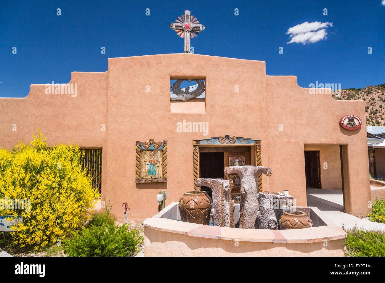 Il centro visitatori presso l'El Sanctuario Chimayo chiesa in Chimayo, Nuovo Messico, Stati Uniti d'America. Foto Stock