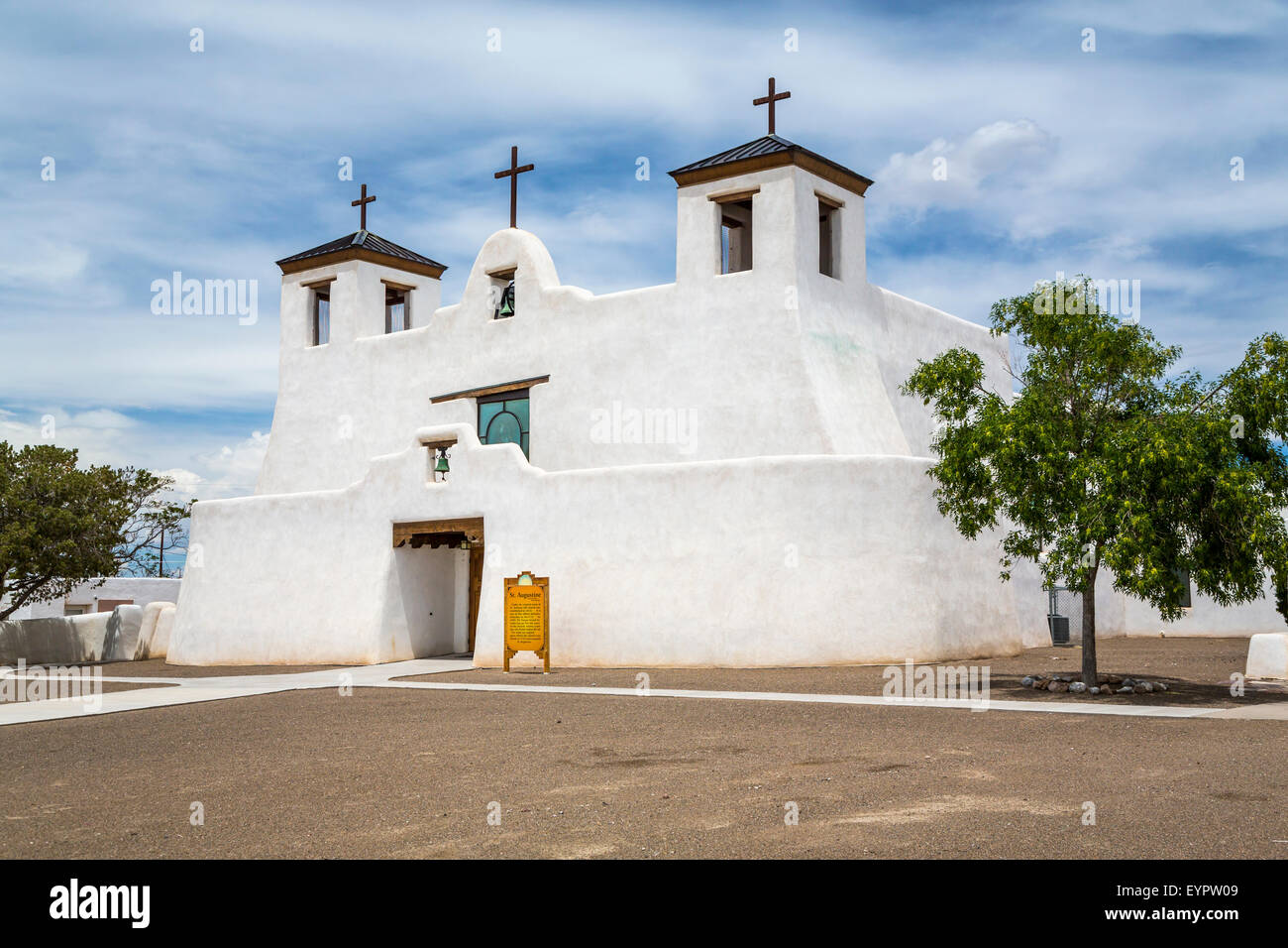 La Chiesa di Sant'Agostino in il pueblo di Isleta, Nuovo Messico, Stati Uniti d'America. Foto Stock