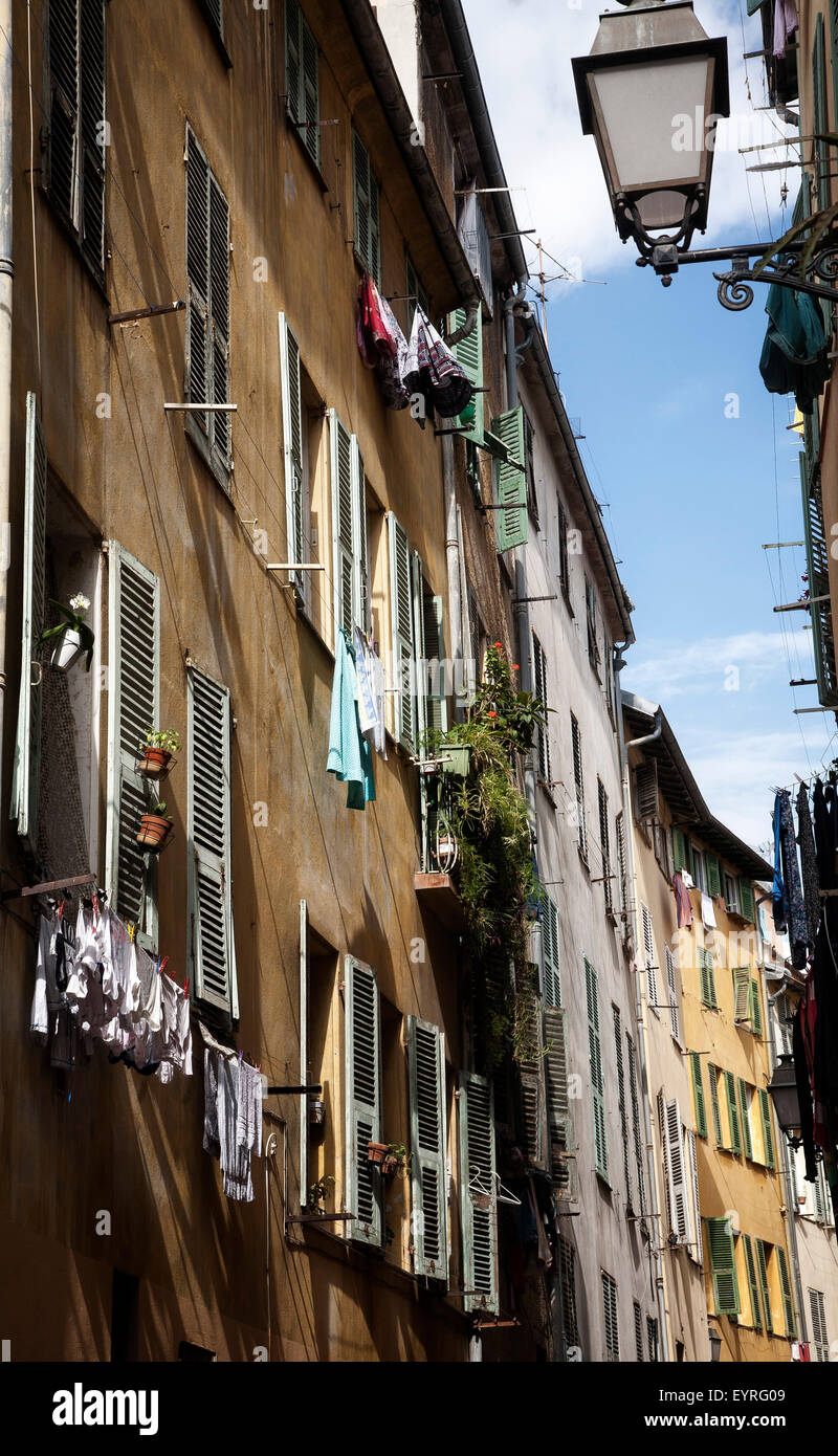 Appartamento windows a Nizza, in Francia. Foto Stock