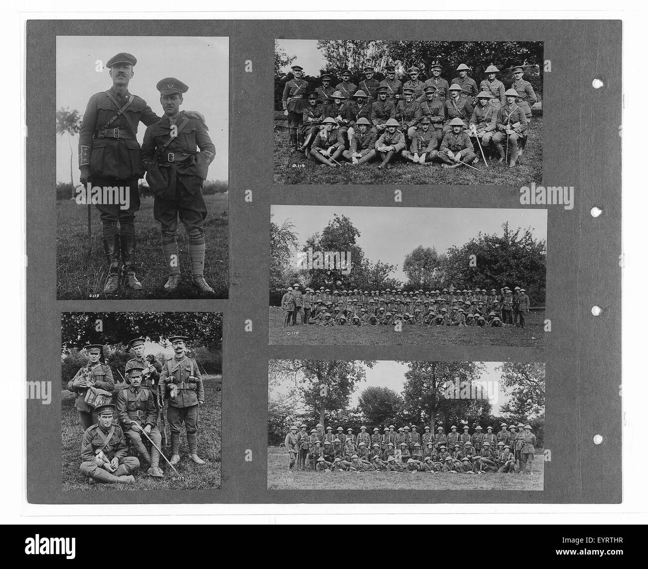 "Canadian War Memorials Fund Canadian Official War Photographs volume 1" contiene una raccolta di fotografie di guerra ufficiali che documentano il coinvolgimento del Canada nei conflitti militari, fornendo informazioni visive sulle esperienze di guerra. Foto Stock