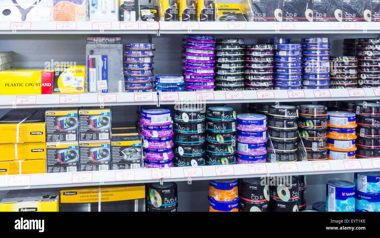 DVD e CD nel computer store. Foto Stock