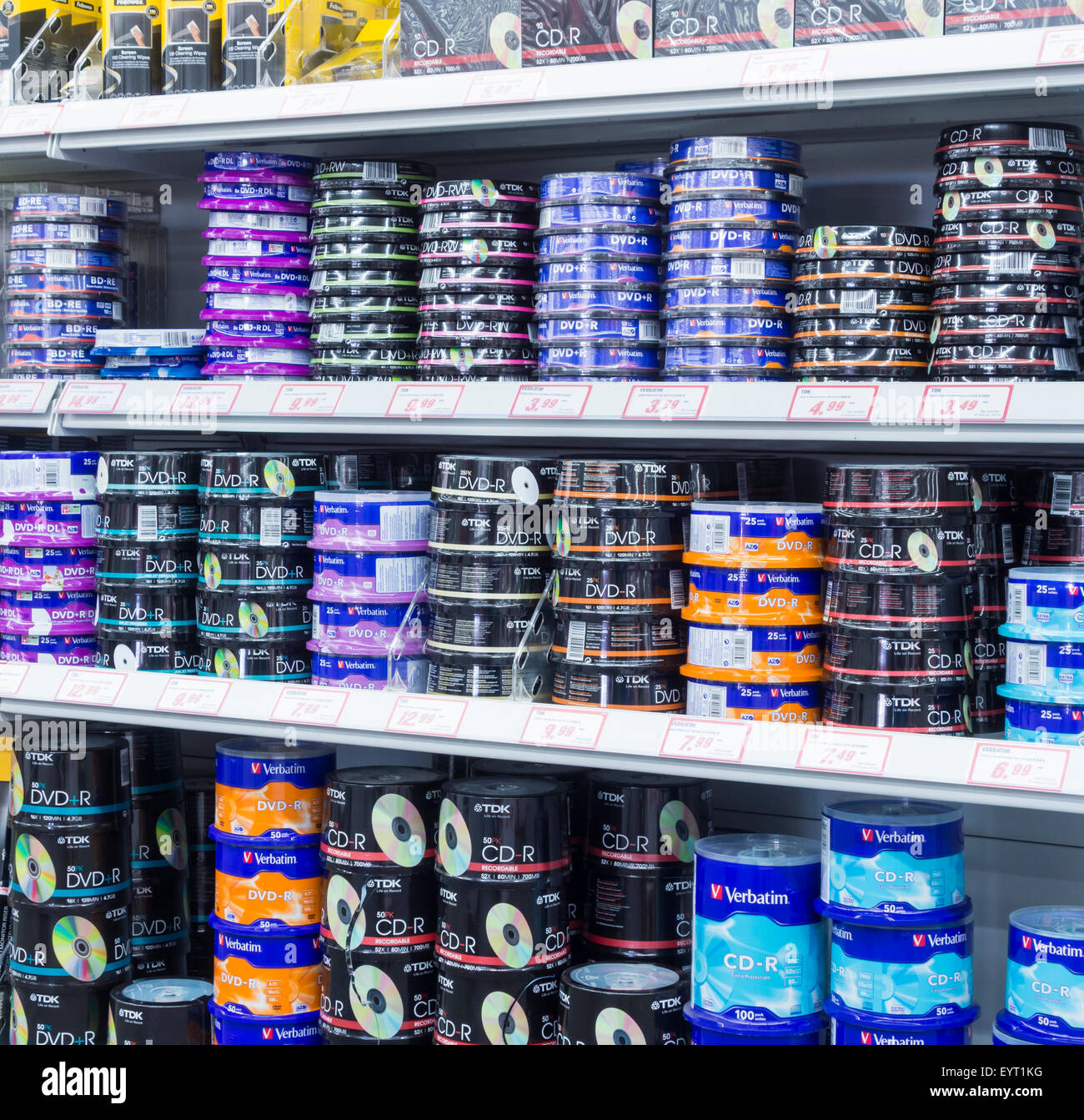 DVD e CD nel computer store. Foto Stock