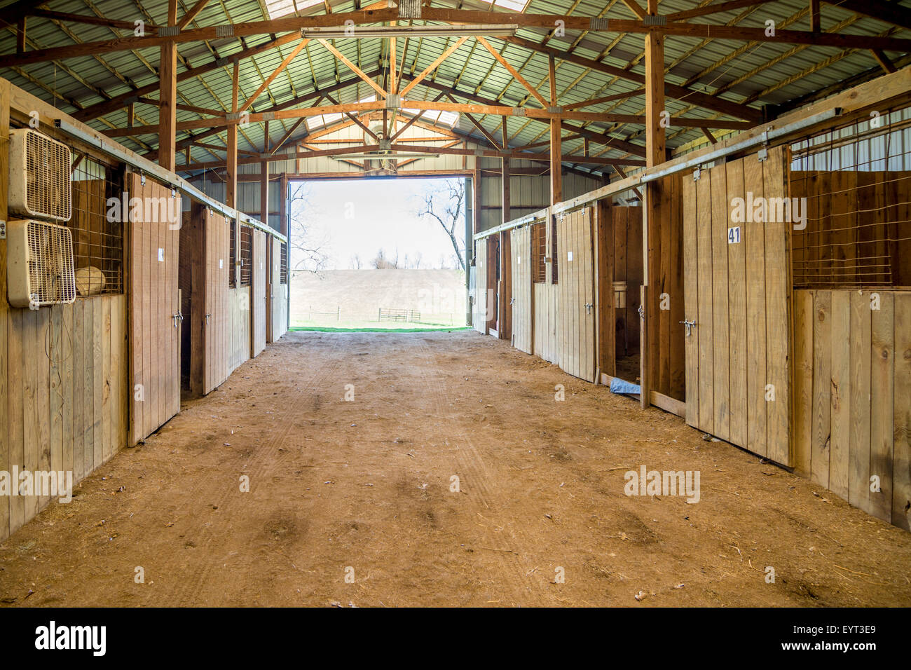 Cavallo fienile con bancarelle in Kentucky USA Foto Stock