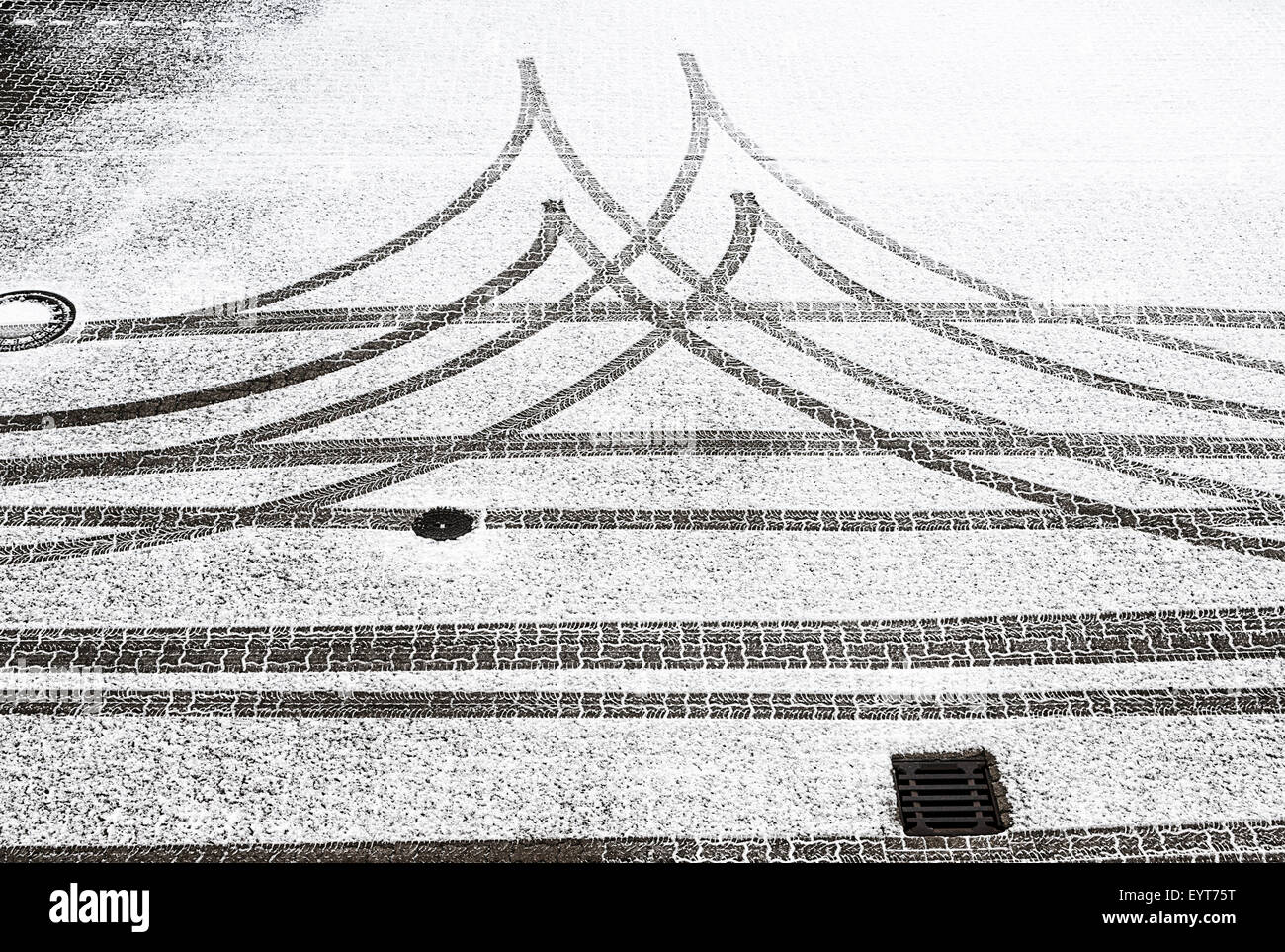 Neve e piste, piste per auto, Foto Stock