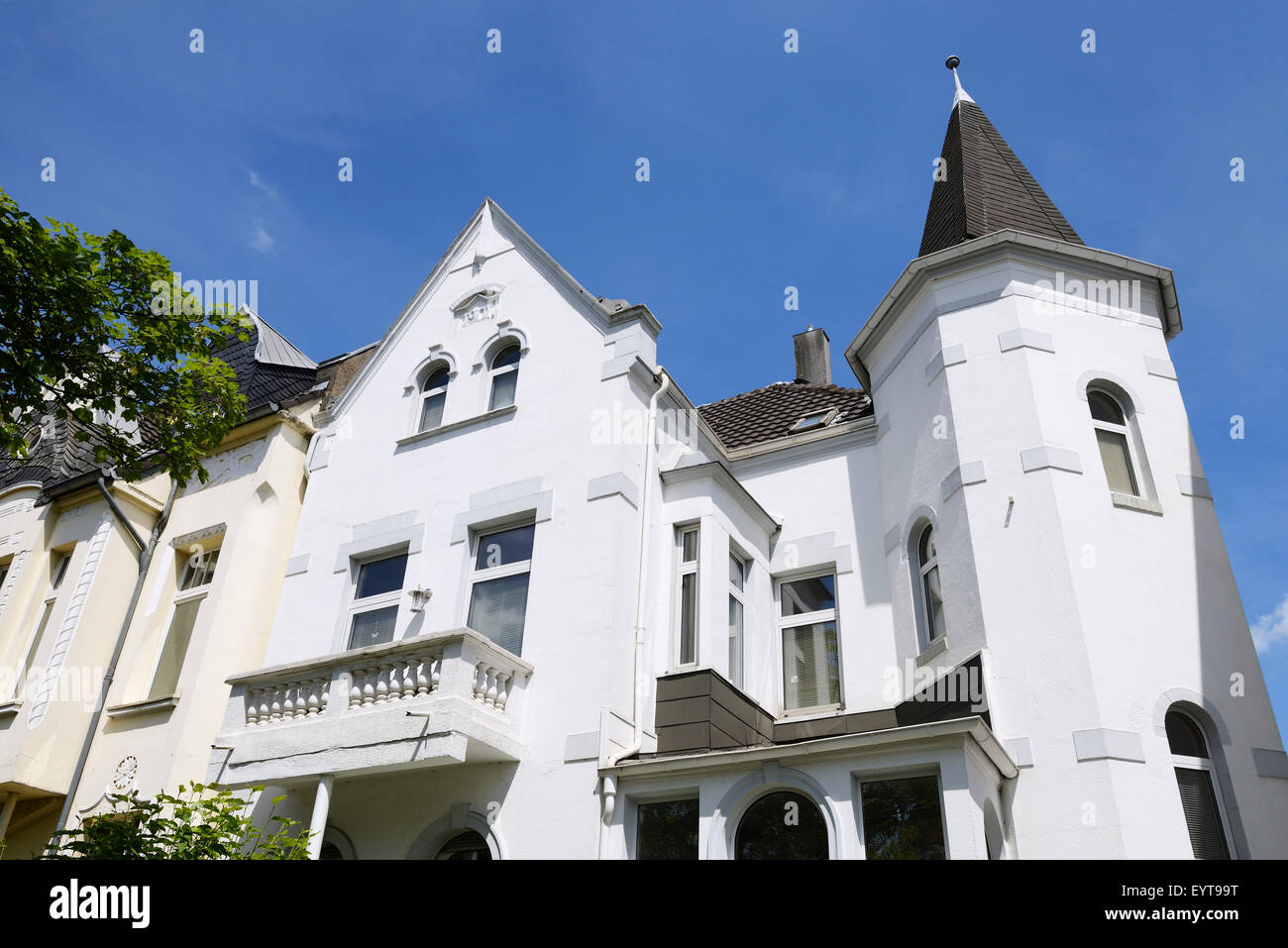 La villa bianca con torretta, in Germania, in Renania settentrionale-Vestfalia, Düsseldorf Foto Stock