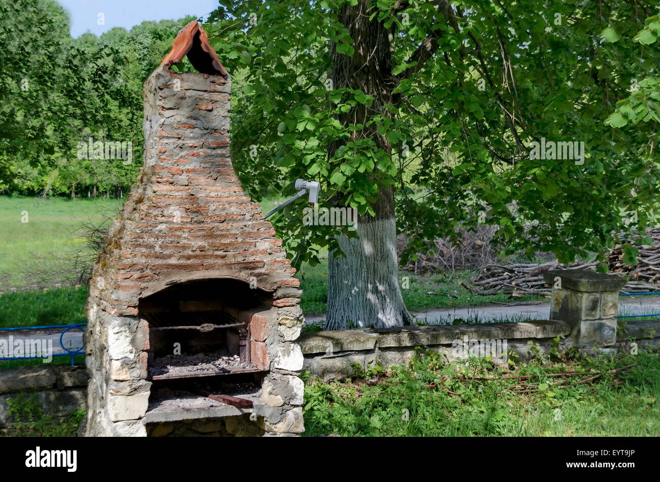 La cucina all'aperto nella foresta, Ludogorie, Bulgaria Foto Stock