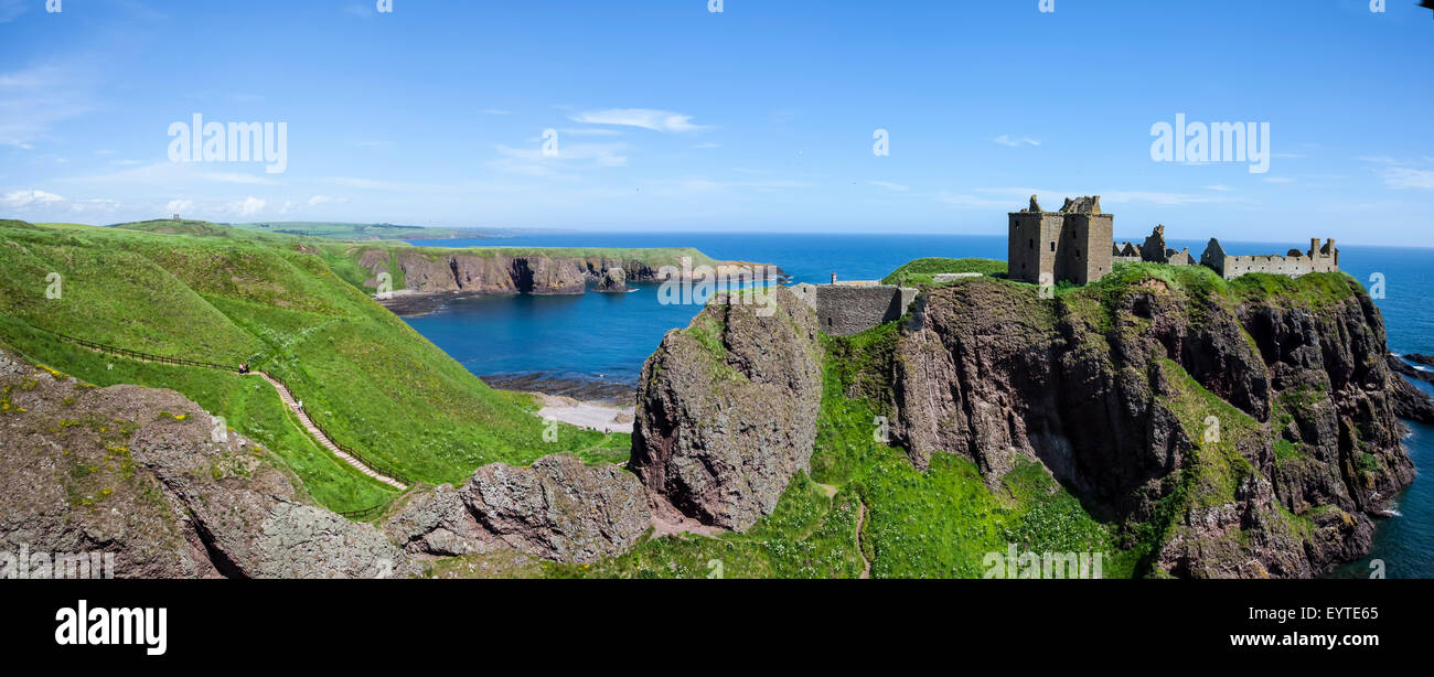 Il rovinato Scottish Dunnottar castle panorama Foto Stock