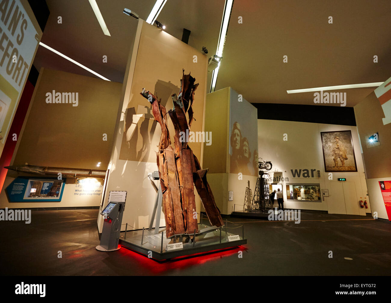 Sala espositiva interna nel museo della guerra imperiale a nord di iwm Manchester uk Foto Stock