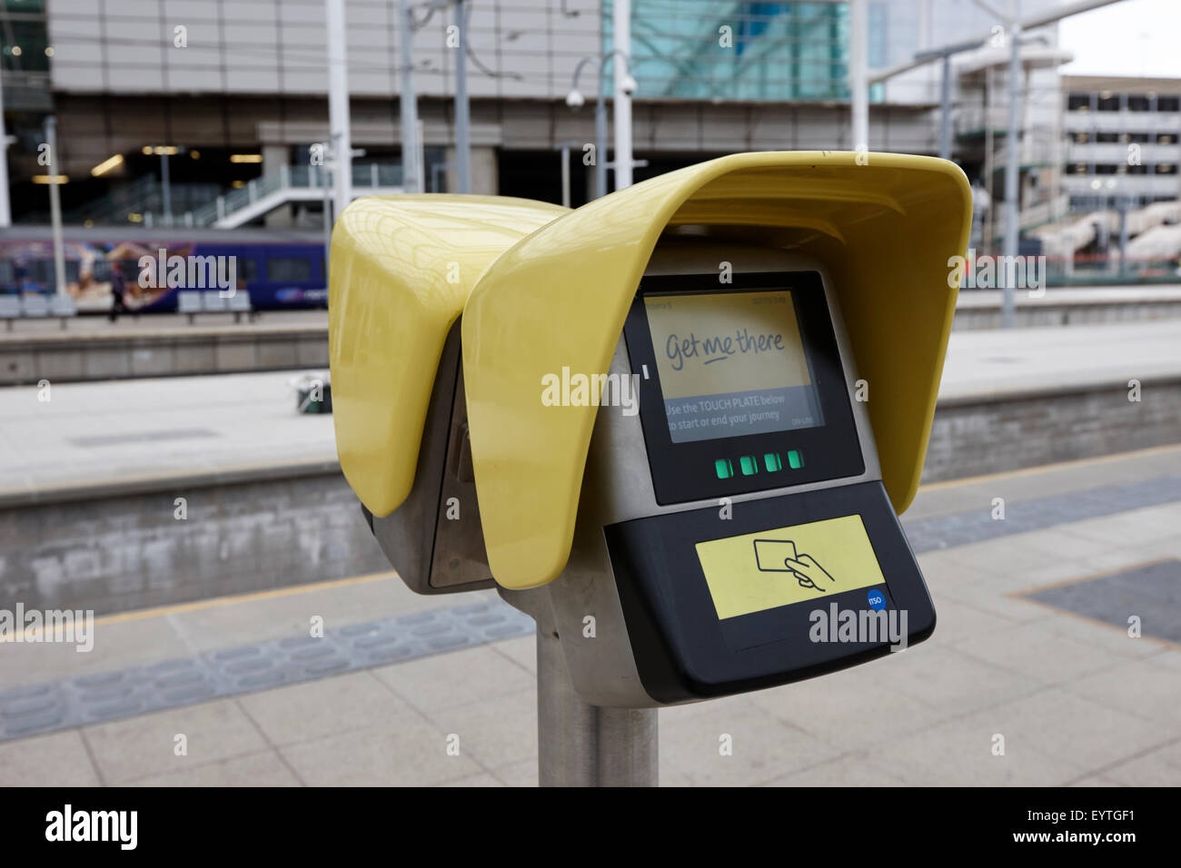 La convalida del ticket macchina tram Metrolink nella stazione di Victoria Manchester