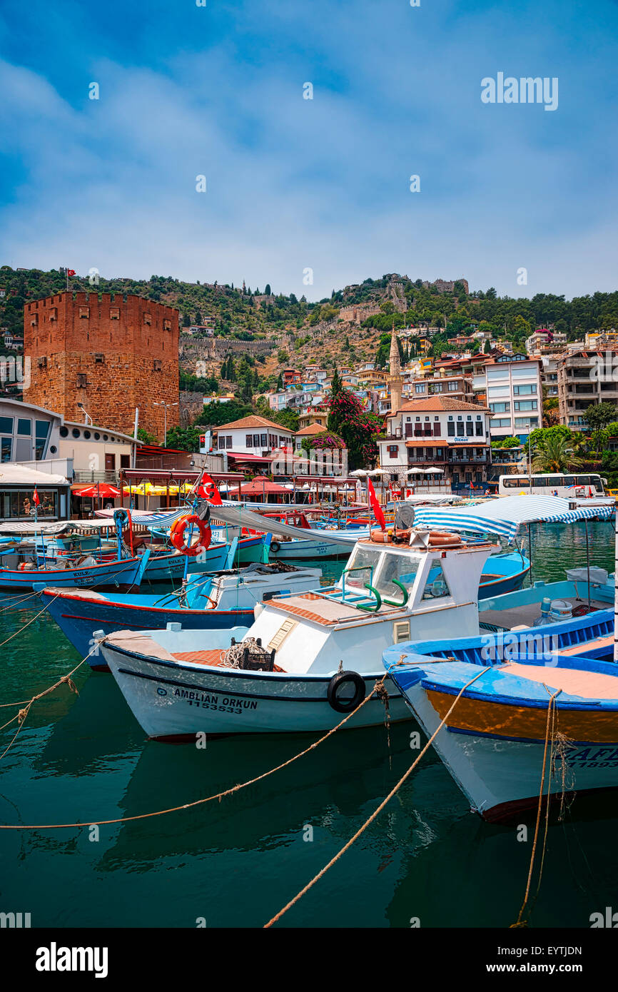 Turchia, Riviera turca, in vista della Torre Rossa e la Città Vecchia di Alanya Foto Stock