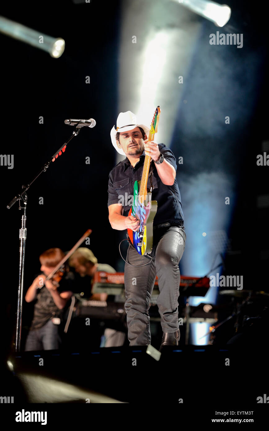 Brad Paisley effettuando al CMA Music Festival di Nashville Tennessee Foto Stock