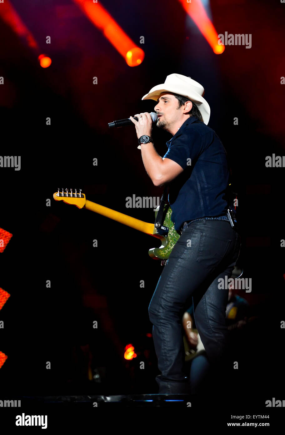 Brad Paisley effettuando al CMA Music Festival di Nashville Tennessee Foto Stock