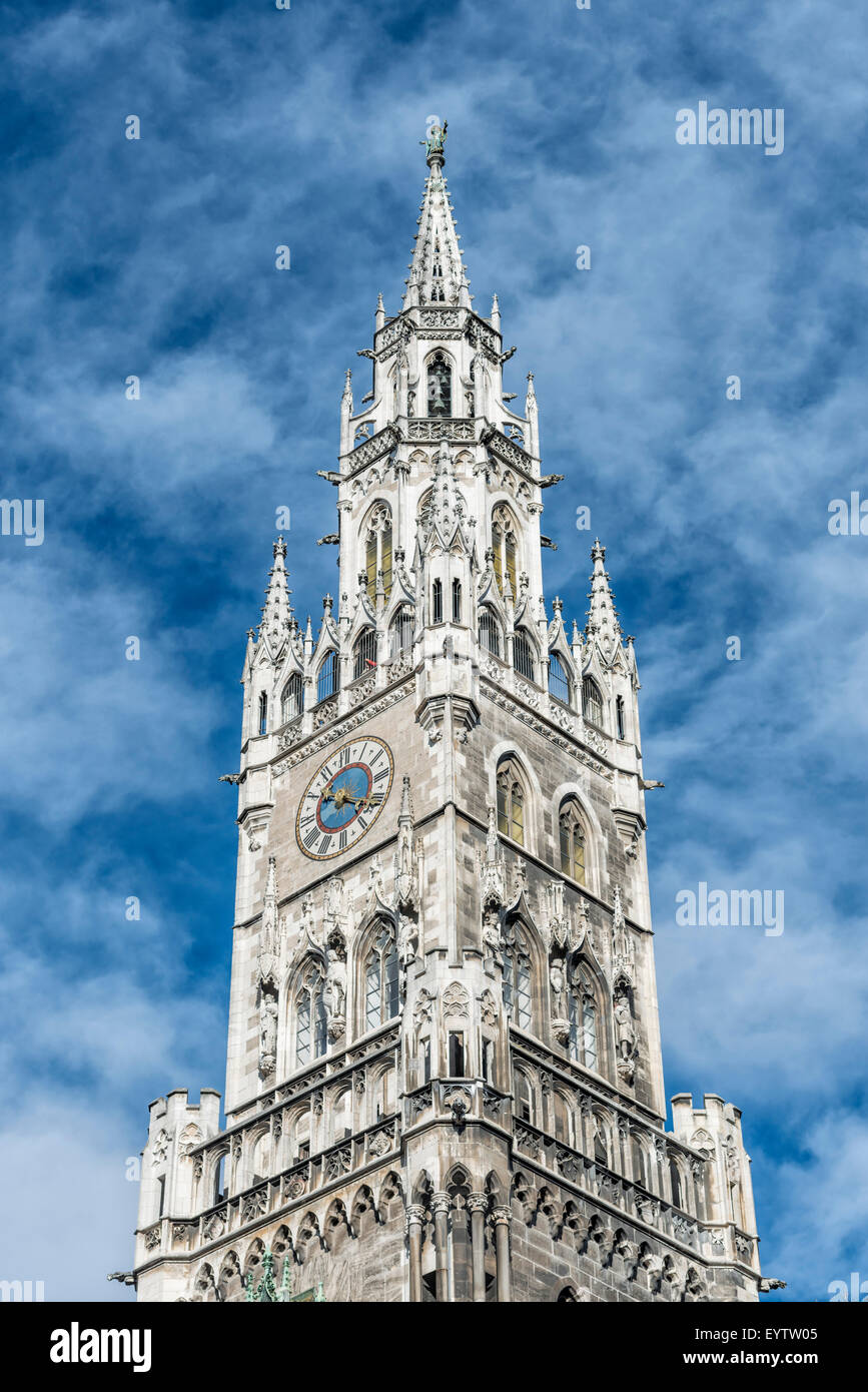 Monaco di Baviera, Germania, torre del nuovo municipio di Marienplatz (la piazza di Maria) Foto Stock