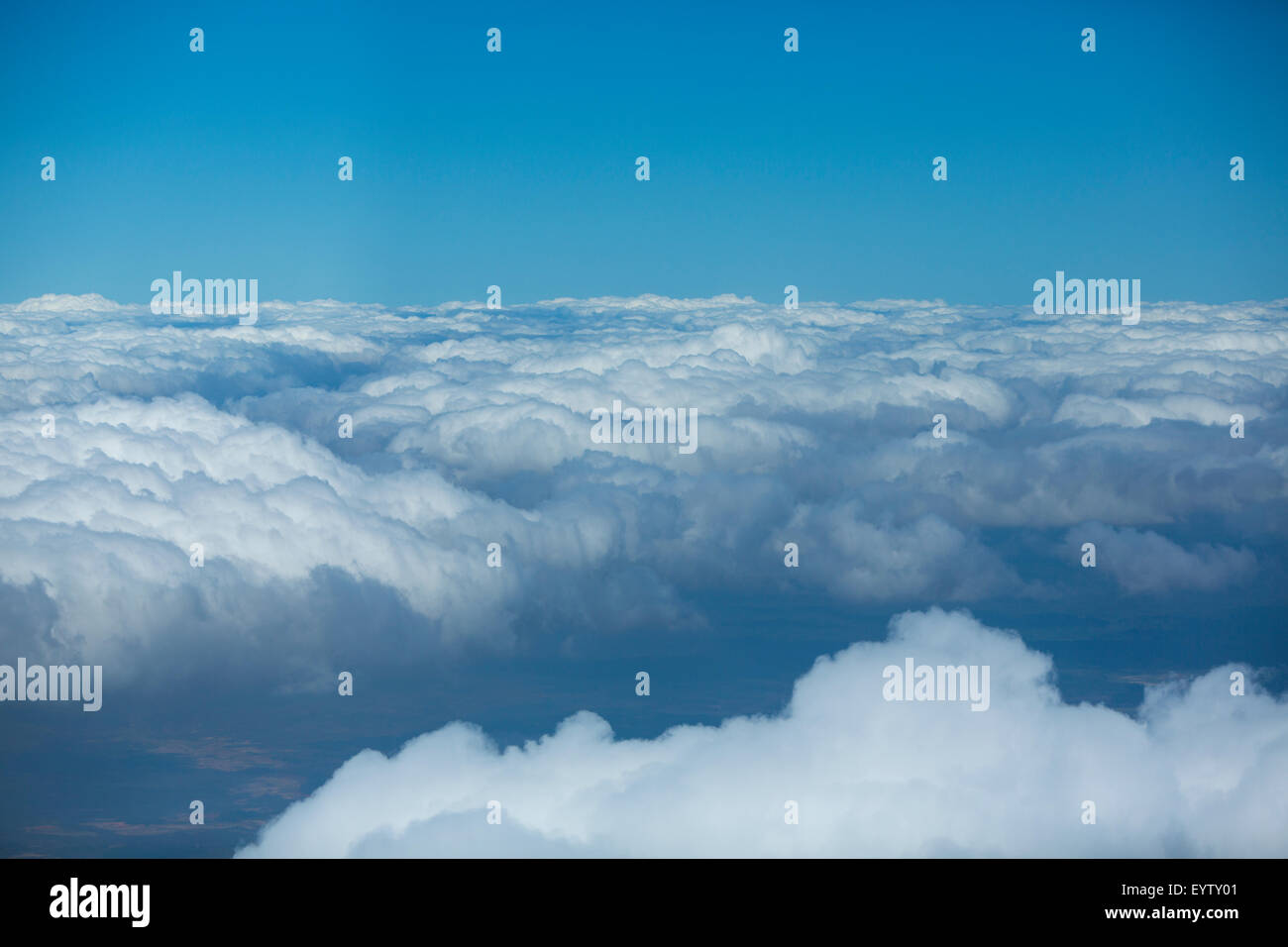 Bella nuvole bianche sul cielo blu sulla Gran Sabana, Ecuador 2015 Foto Stock