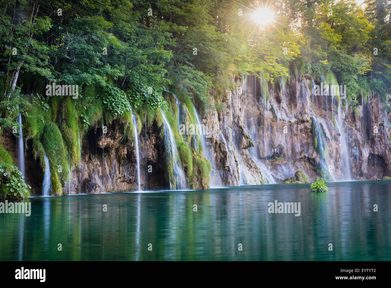 Il Parco Nazionale dei Laghi di Plitvice è uno dei più antichi parchi nazionali in Europa sud-orientale e il parco nazionale più grande in Croazia. Foto Stock