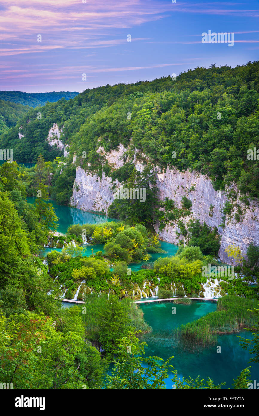 Il Parco Nazionale dei Laghi di Plitvice è uno dei più antichi parchi nazionali in Europa sud-orientale e il parco nazionale più grande in Croazia. Foto Stock